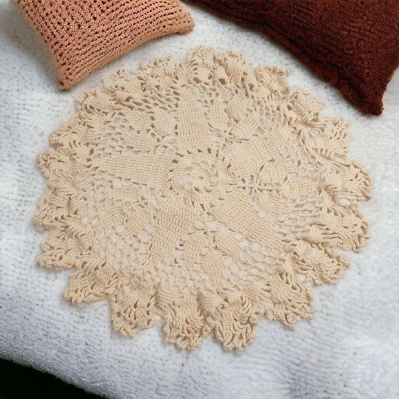 Handmade Doily Crochet Floral Home Decoration 12" Vintage Nana Grandma End Table - Picture 1 of 5